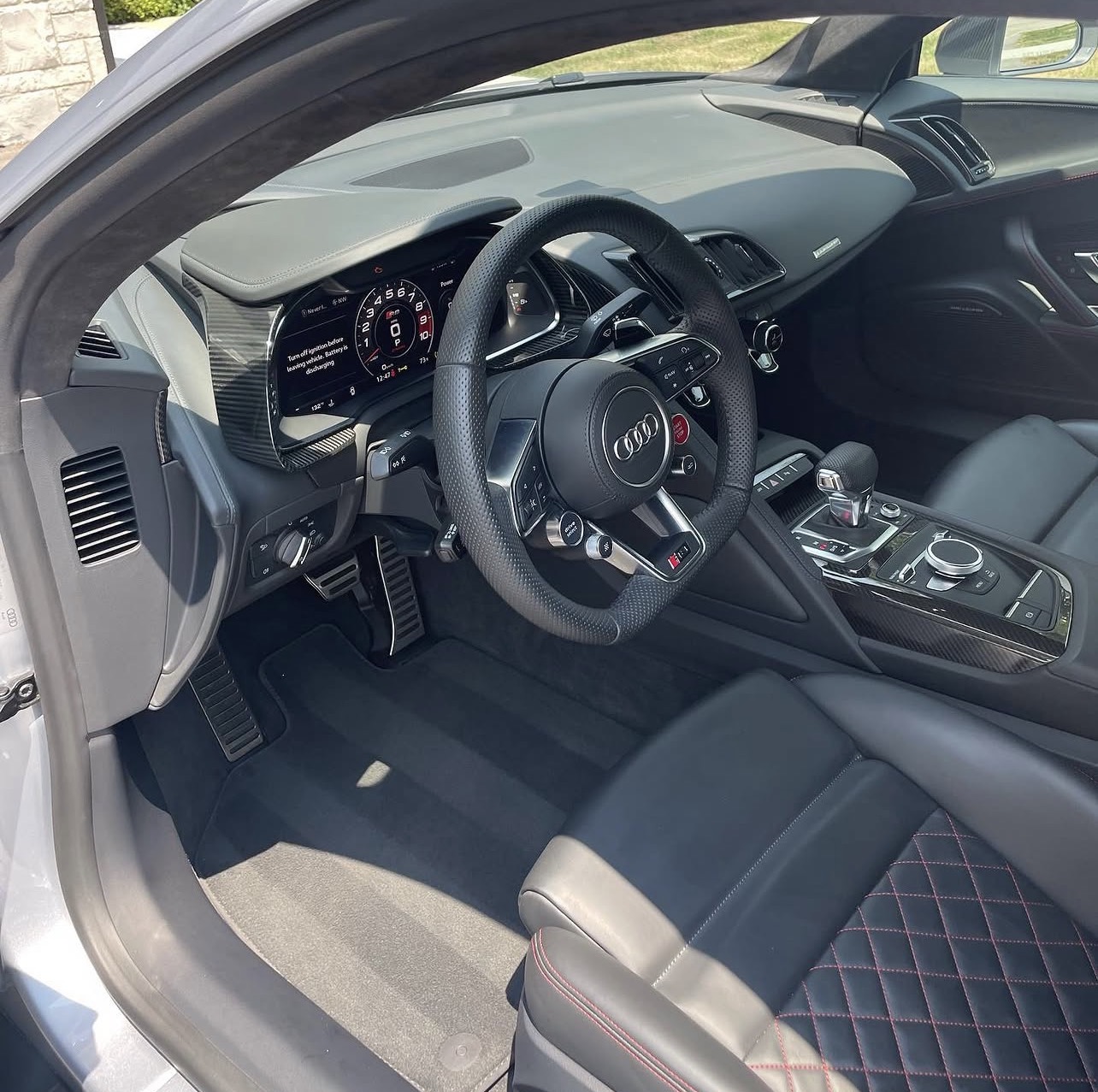 Audi R8 cockpit